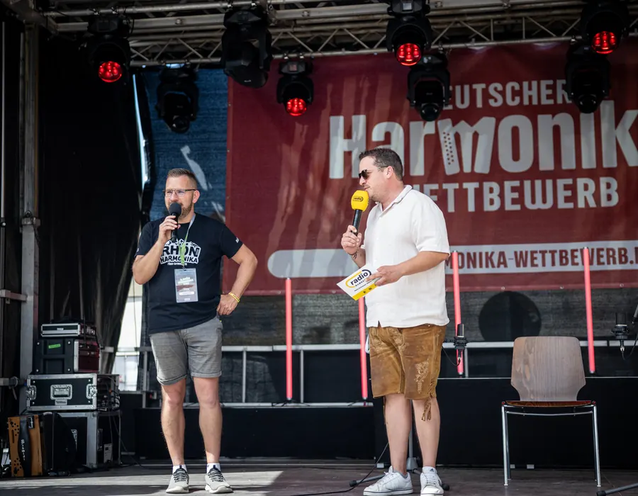 Moderation auf der Bühne